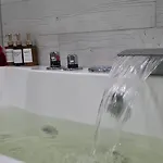 W Centrum Z Wanna Z Hydromasazem * Kętrzyn