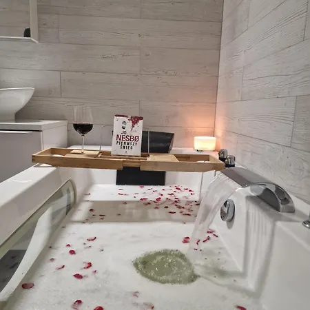 W Centrum Z Wanna Z Hydromasazem アパート ケントシン