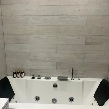 W Centrum Z Wanna Z Hydromasazem 아파트 케트르진